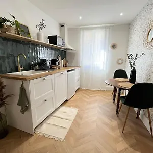 https://studio-patchouli-centre-historique-climatisation-wifi.fr-provencehotel.com
